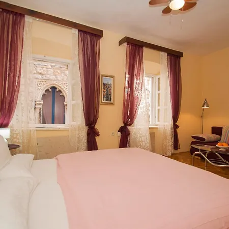 Sunny Town كورتْشولا