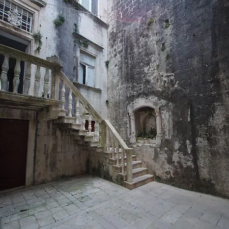 Sunny Town كورتْشولا