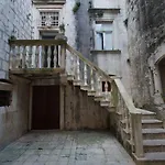 Sunny Town * Κόρτσουλα