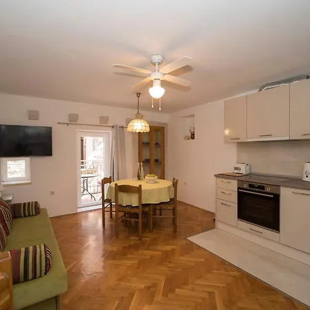 Old Town Apartman *