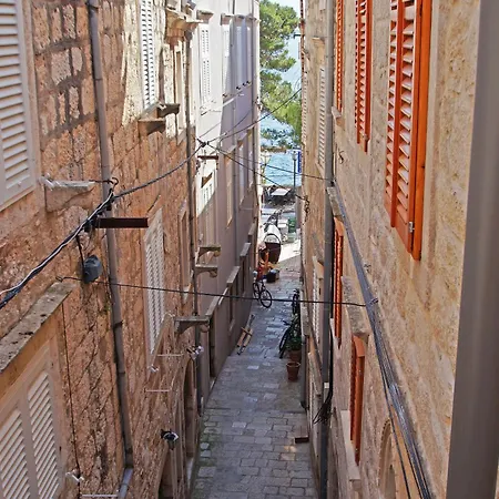 Old Town Apartment *
