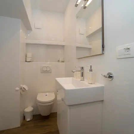 Old Town Apartment *