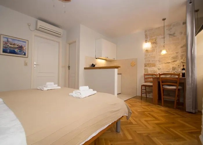 Sunny Town Apartment